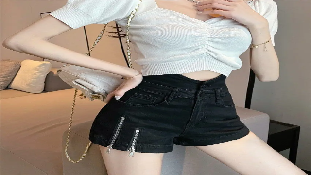 Tren Celana Pendek Wanita 2025 yang Stylish dan Nyaman